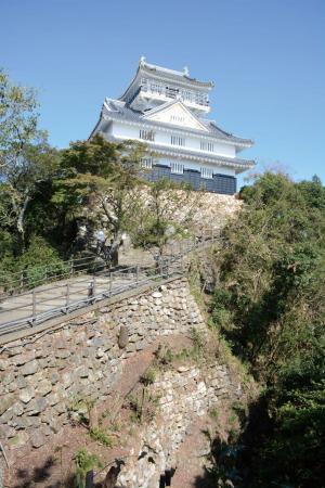 岐阜城跡の石垣と天守