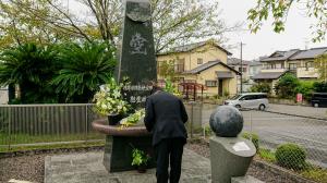 県防災航空隊殉職者慰霊碑献花