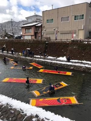 鯉のぼり寒ざらし1