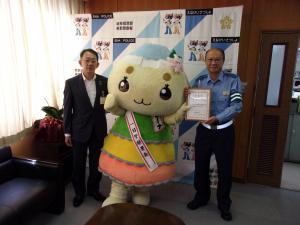 エーナ一日警察署長　恵那市総務部長と整列