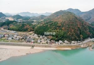 平成17年に調査した清願寺跡の遠景写真です