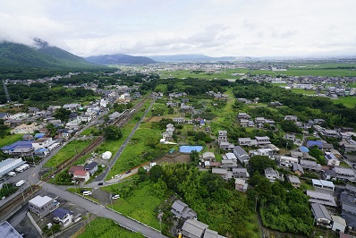 白石道遺跡発掘区遠景