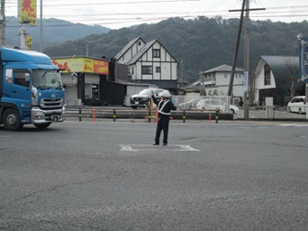 海津署と交通規制合同訓練の様子