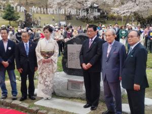 淡墨桜の歌碑除幕式