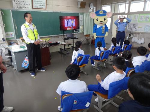 ヘルメット着用の写真