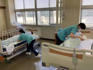 シーツ交換練習1