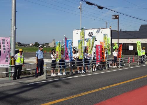 東部中MSJリーダーズとともに交通安全広報活動を実施