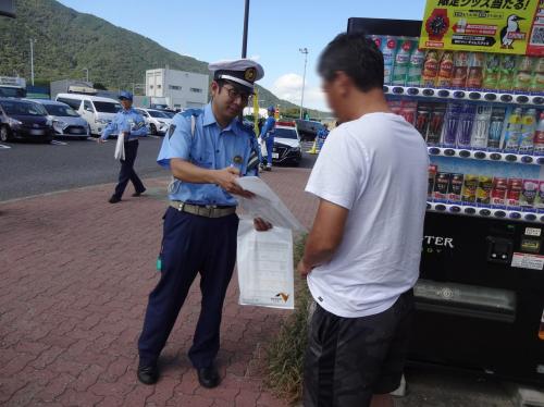 養老サービスエリアで交通安全を呼び掛け