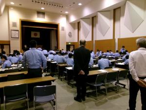 警察学校生徒の鑑識授業の視察
