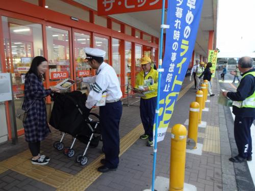 チラシの配布の様子