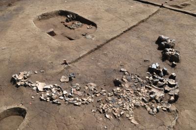 土器焼成遺構と不良品を投棄した物原の状況