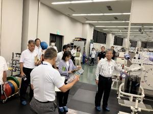岐阜県スポーツ科学センターにおいて、競技力向上のための支援体制について、説明を受ける委員