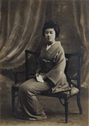 青木ぎん肖像写真