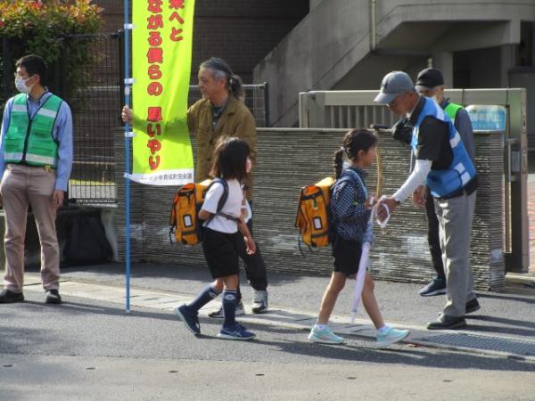 北学園のあいさつ運動の様子2