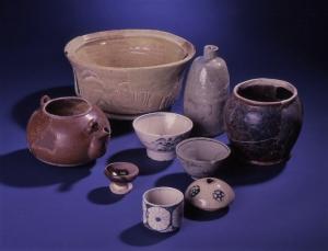 遺跡から出土した近世の陶磁器です。