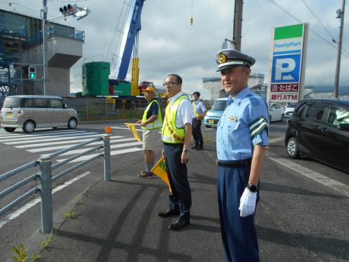 西濃県事務所副所長と養老町長と養老警察署長の交通監視の様子