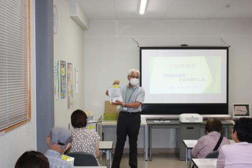 北方自動車学校の職員による特殊詐欺被害防止広報をしている様子