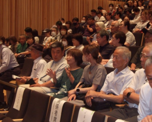 画像（協議会委員の県警音楽隊鑑賞状況）