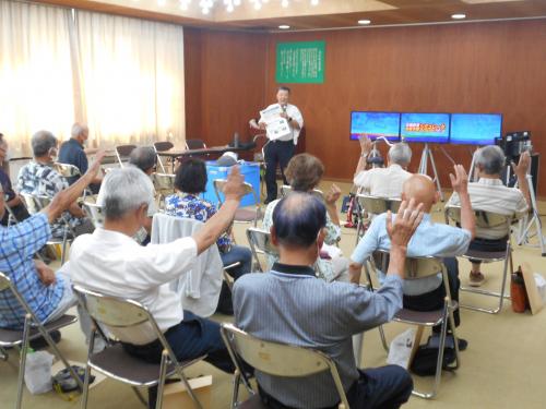 クイズに参加する様子