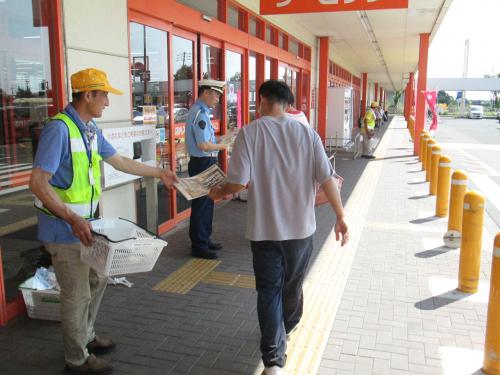 チラシ配布の様子