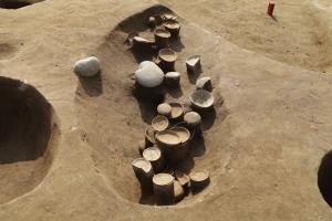 穴の中から出土した土器