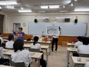 地形の変遷とそれに伴う南海トラフ地震による被害想定を説明