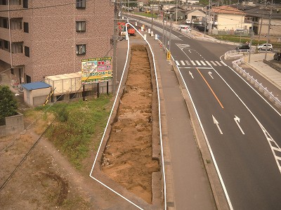 今渡遺跡の発掘区遠景写真（西から撮影）