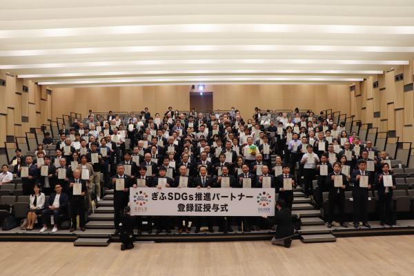 令和7年度第1回登録証授与式