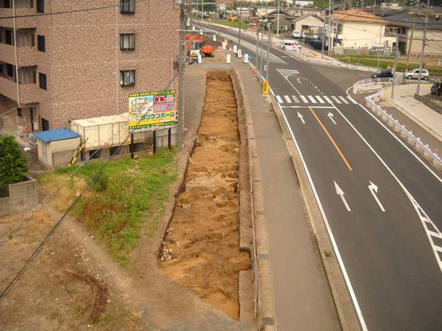 今渡遺跡の調査区を西から撮影した写真