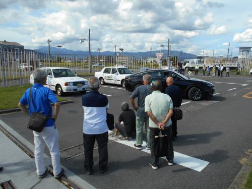 安全運転サポート車の自動停車装置の体験見学