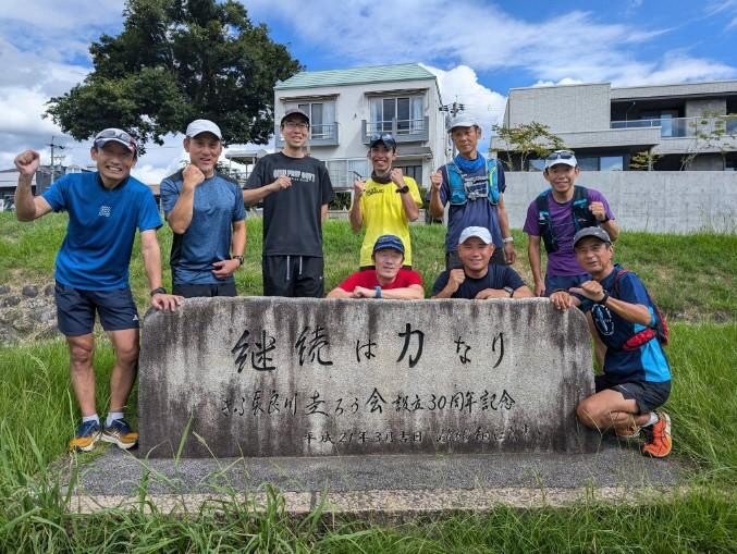 フットサルの集合写真 ランニング