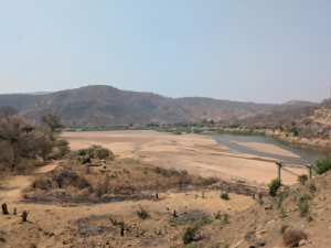 乾季のルワングワ川