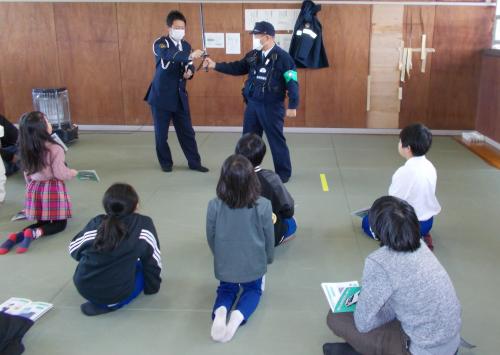 警察の装備品について説明