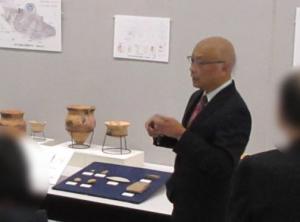展示解説の様子です