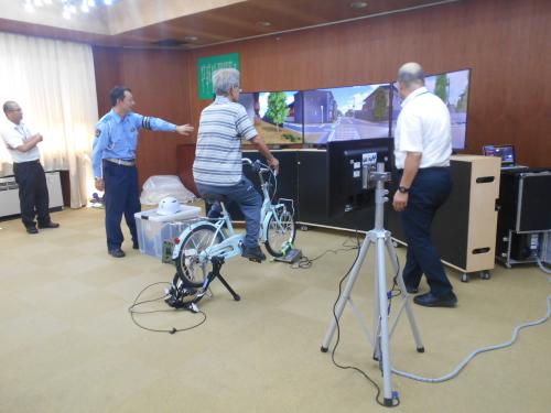 自転車シミュレータの様子