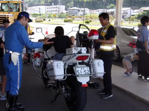 イベントの様子（白バイ見学）