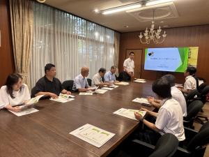 特別史跡名古屋城において、PFI事業について説明を受ける委員