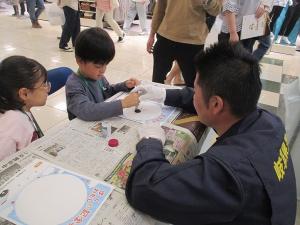 鑑識体験（手形取り）
