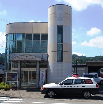 八百津交番の外観