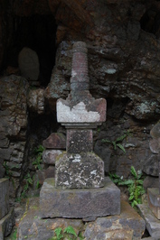 日竜峯寺宝篋印塔