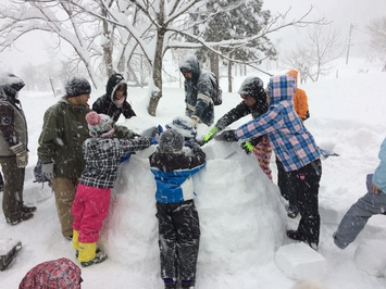 イグルー（雪の家）作り