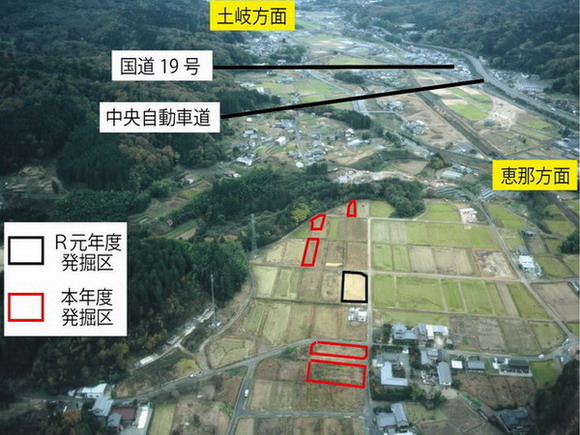 名滝遺跡の調査前発掘区全景