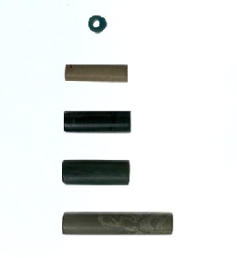 岩井戸岩陰遺跡玉類