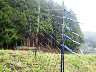 防護柵の設置風景