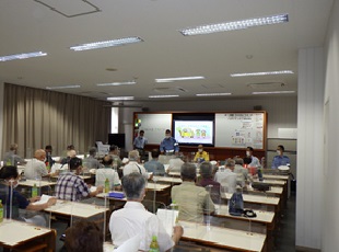 講義を受ける学生