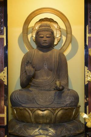 木造薬師如来坐像