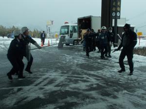 犯人と対峙する様子