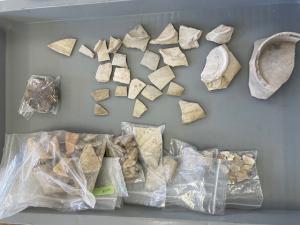 バラバラの灰釉陶器(平安時代)