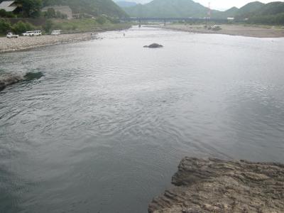 美濃橋下から上流を望む(写真)